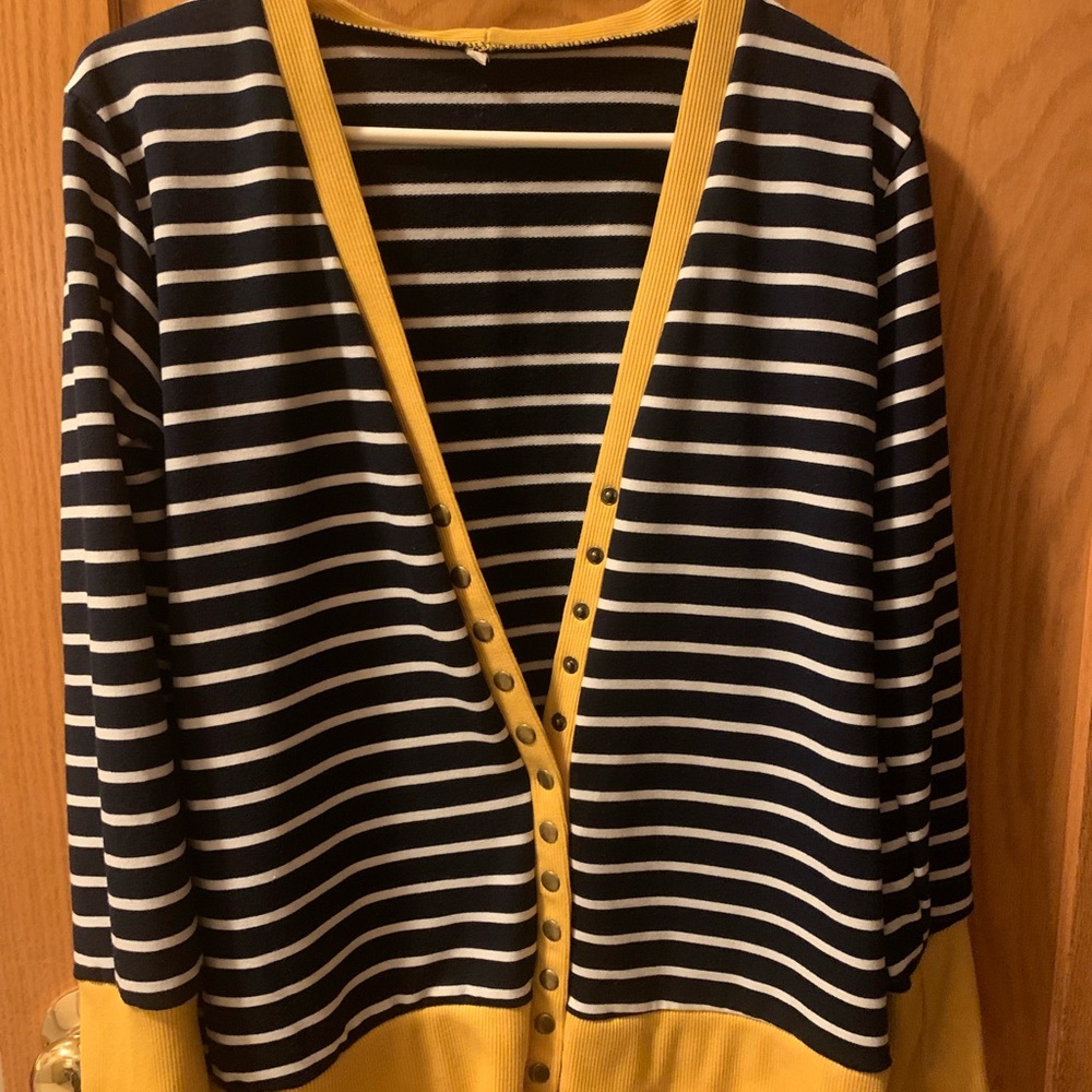 Chic Striped Cardigan in Yellow and Black